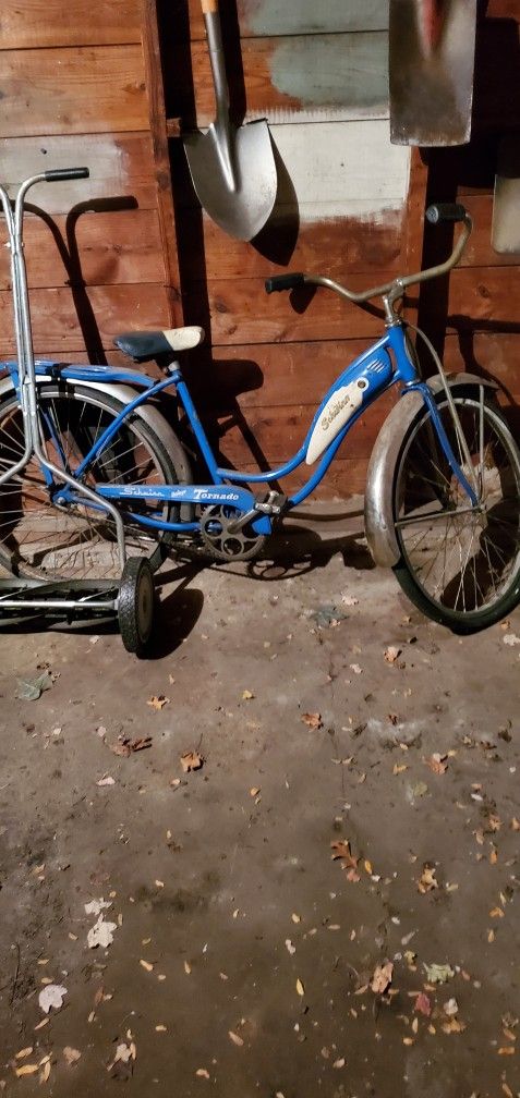 Vintage 1960 Girls Schwinn Tornado Deluxe