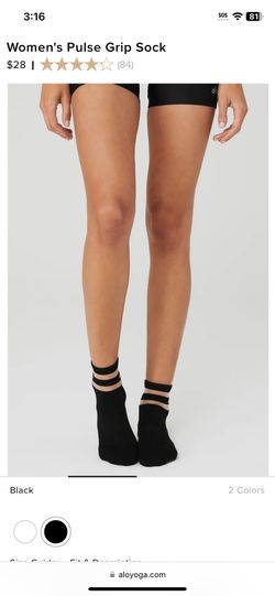 ALO Women's Pulse Grip Socks (2 Pairs - 1 Black/1 White) for Sale in Los  Angeles, CA - OfferUp