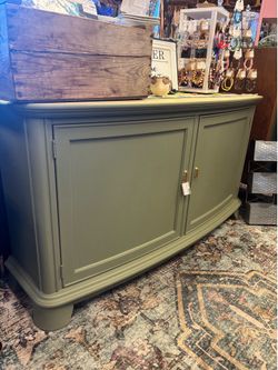 Newly Refinished Buffet / Tv Console