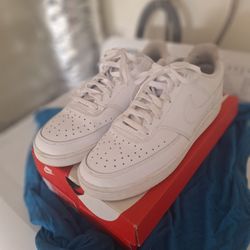 Nike Court Vision Lo  Size 10 