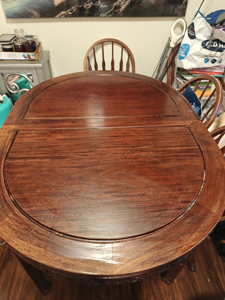 Free kitchen table Moving and need it out 
