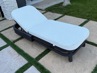 Outdoor Chaise Lounges 