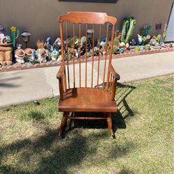 USED ROCKING CHAIR 