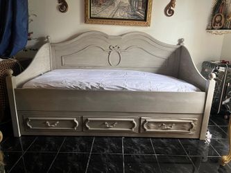 Ashley furniture Day bed with desk