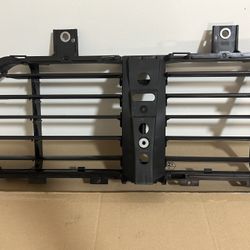 2015-2018 Porsche Cayenne 958 S Radiator Air Duct Grille Air Shutter w/Motor OEM