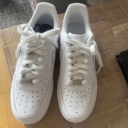 White Nike Air Force 1 (BRAND NEW) (Sz W7)