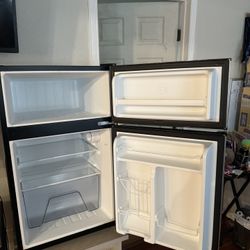 Galanz Mini Fridge 