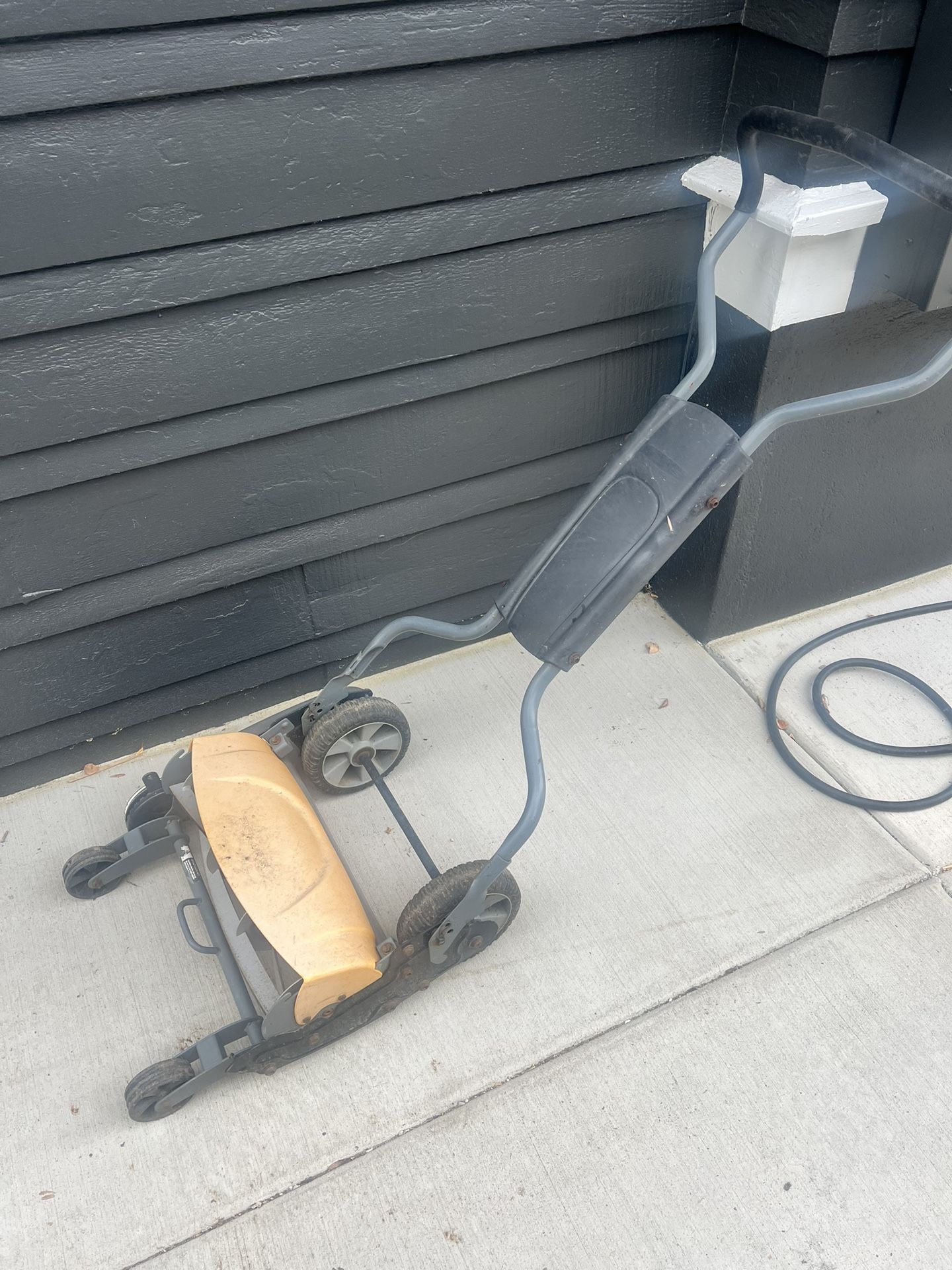 Fiskar Push mover 