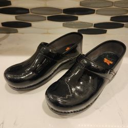 DANSKO - XP Size 39 - PATENT LEATHER Clogs Shoes Womens Work