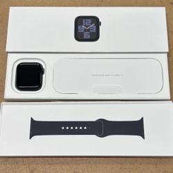 Apple Watch SE (2nd Gen) [GPS + Cellular 44mm] Smartwatch with Midnight Aluminum Case and Midnight Sport Band - M/L. Fitness & Sleep Tracker, Crash De