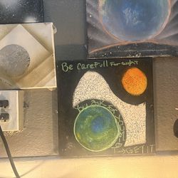 Art yes glows under blk light