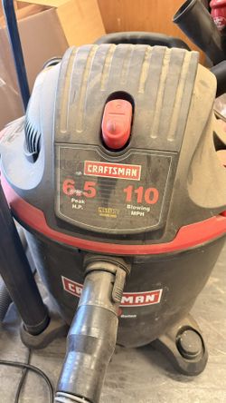 Craftsman wet/dry shop vacuum cleaner.