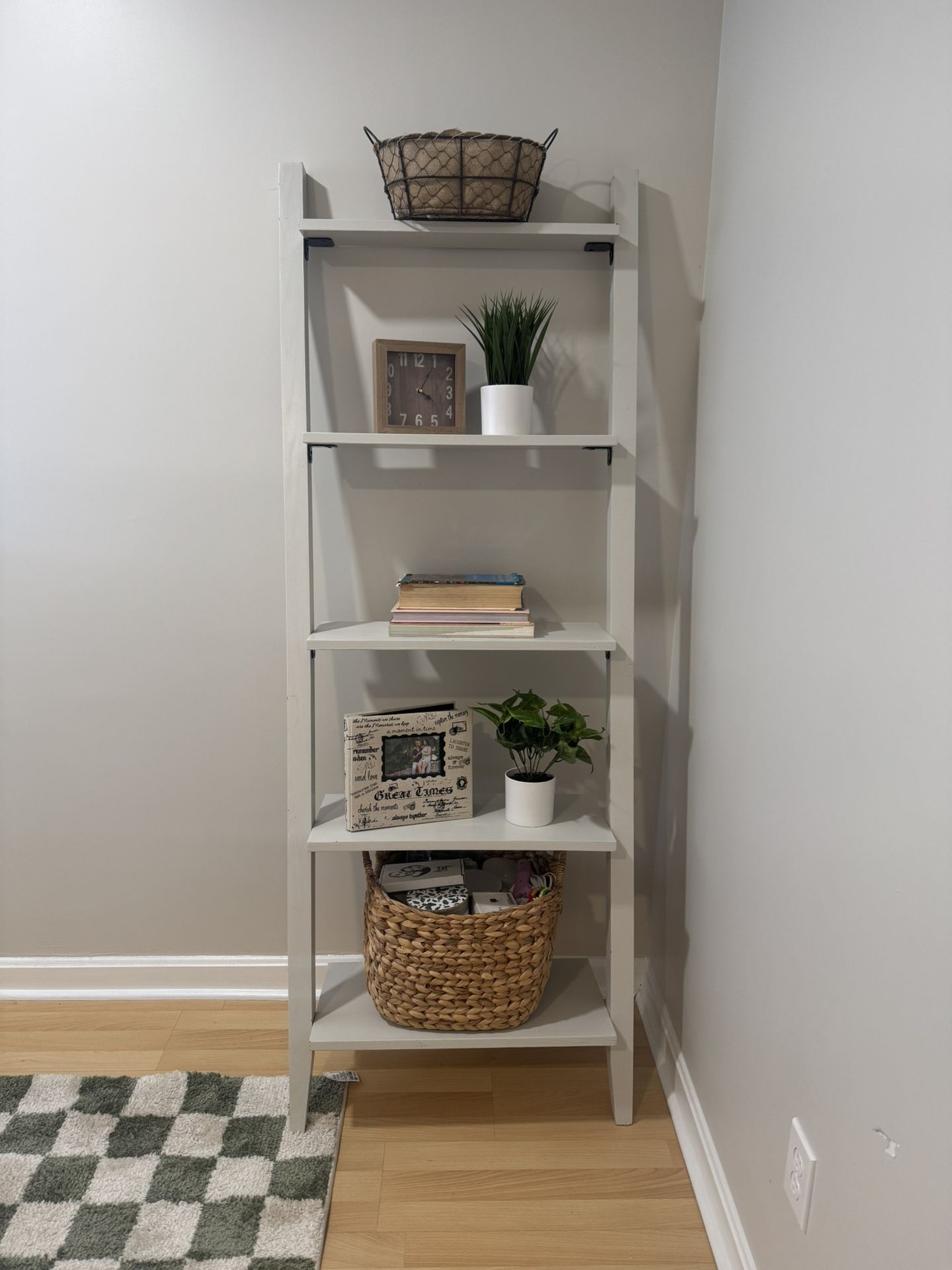 White Ladder Shelf 