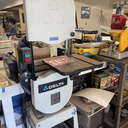 Delta Bandsaw Almost New 