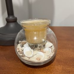 SMALL GLASS BEACH THEME CANDLE WITH SAND AND SEASHELLS INSIDE —EXCELLENT CONDITION!