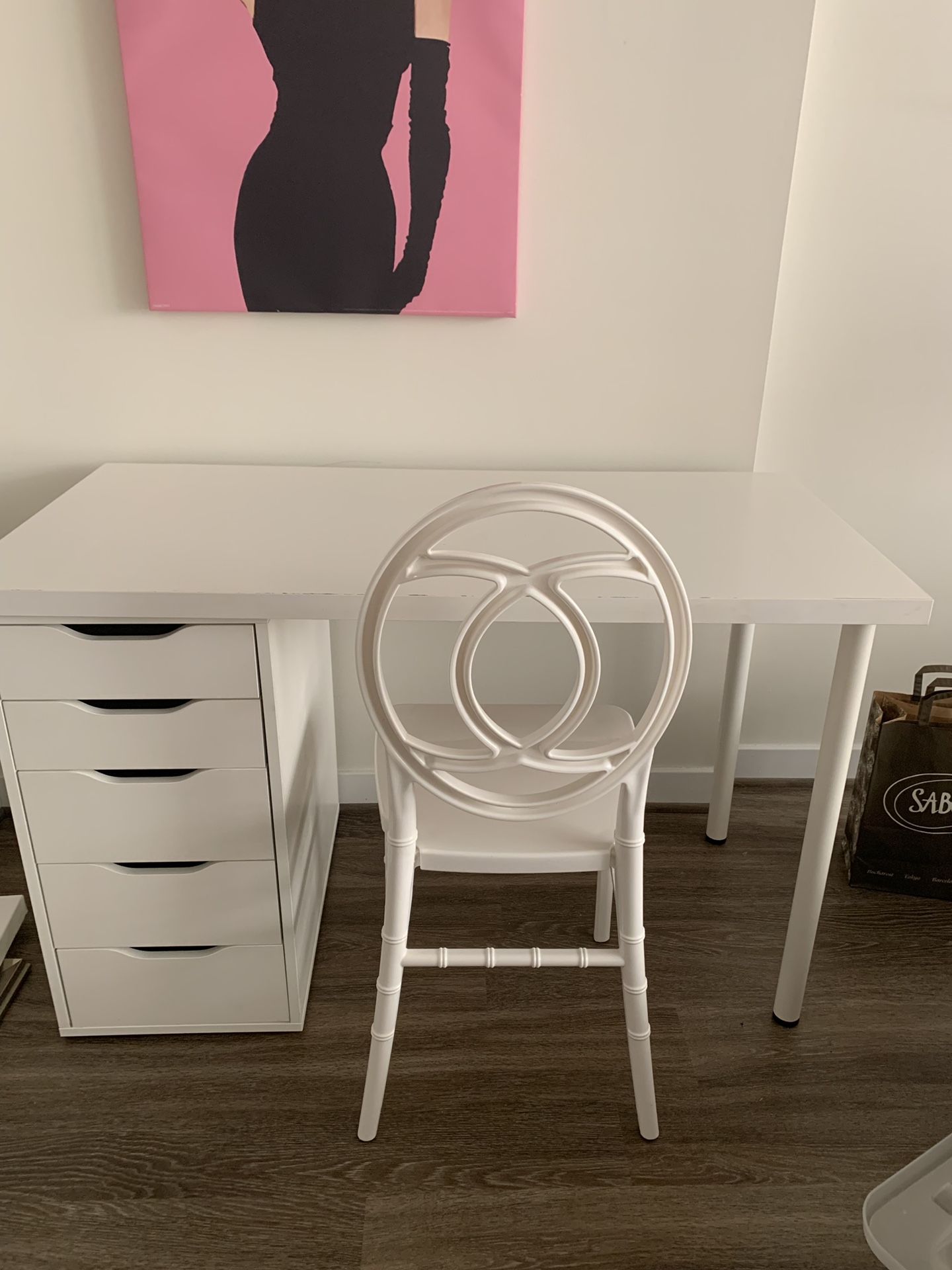 Desk/ vanity with chair