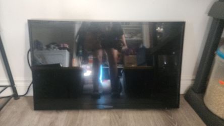 32' Insignia Flat Screen TV
