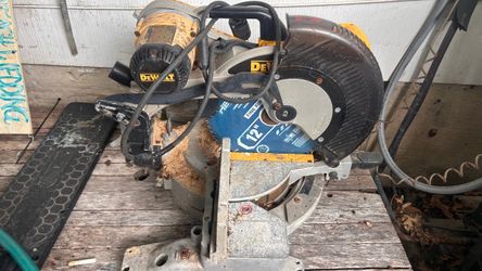 DeWalt Sliding Compound Miter Saw