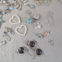 Costum jewelry $1 open to offers