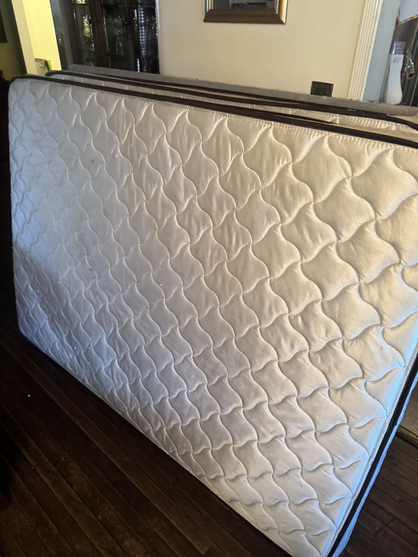 Full Size Bed And Box Spring 