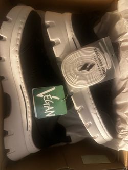 Skechers Size 8 (New)
