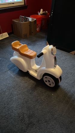 Step2 Ride Along Scooter- New - Great For Christmas -$35 
