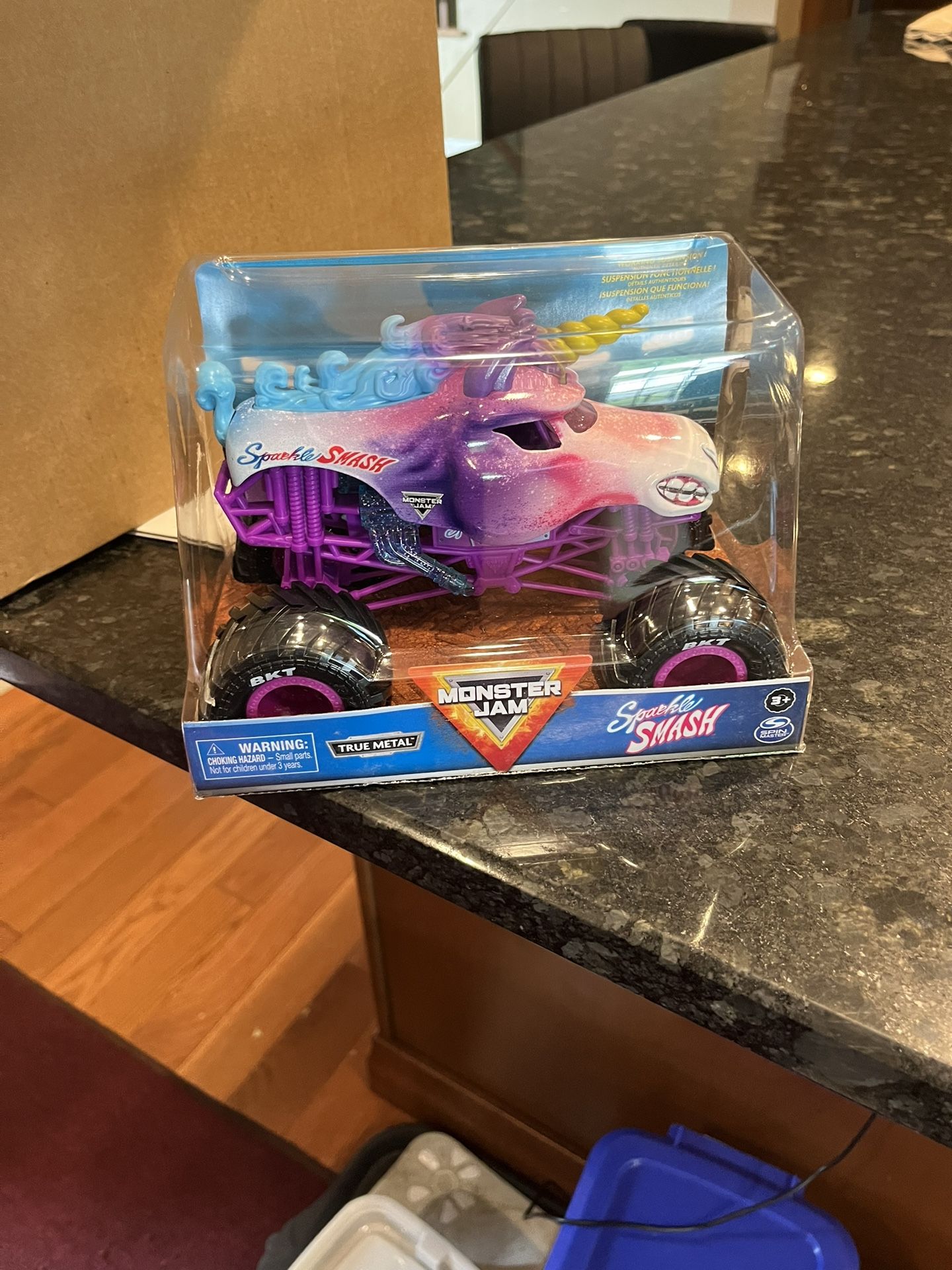 Monster Jam Sparkle Smash Monster Truck 1/24 Super Rare