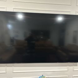 85 “4K Samsung Smart TV – Excellent Condition (Heartland, TX)