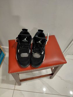 Nike Air Jordan 4 Retro "White Thunder