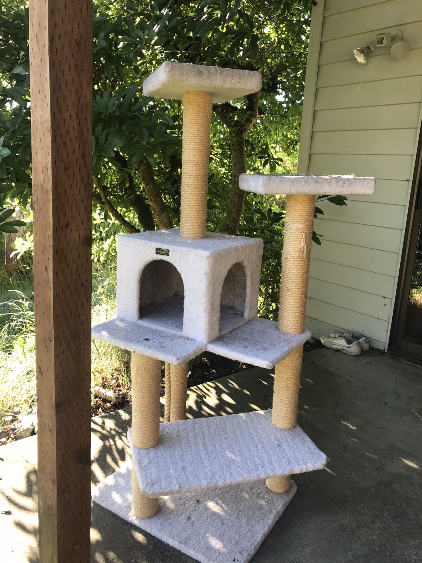 Cat Tree, Armarkat Scratch furniture 