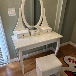 Vanity W/ Bench