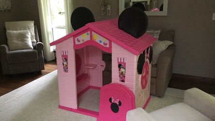 Disney Minnie Mouse  Indoor/ Outdoor Play House    Like  new! Perfect condition.