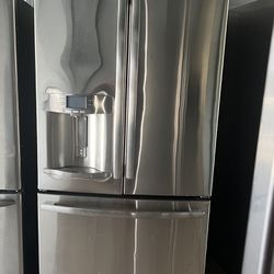 36W” French Doors Refrigerator 