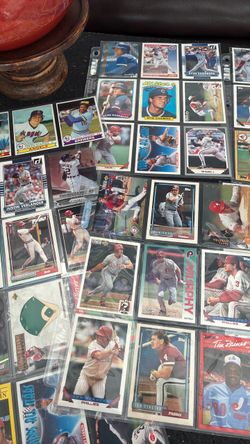 Mixed MLB Baseball Card Lot