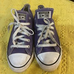 Women’s 9.5 Men’s 7.5 Purple Low Top Converse Chuck Taylor All Star Sneakers 