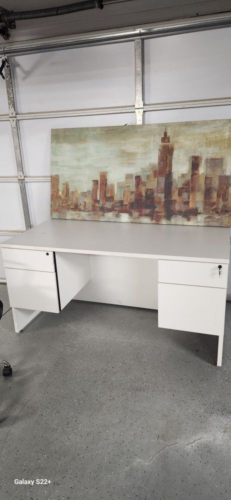4 Lockable Drawers Desk With Chair