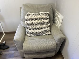 Recliner Grey Good Condition. 100$ With Pillow! 