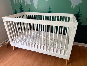 Storkcraft Modern White Convertible  Crib $100 OBO
