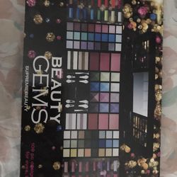 Brand new in package 100 piece ice face and lips make up kit only $20 firm