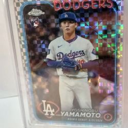 Yoshinobu Yamamoto Topps Chrome Cheker Board Refractor 