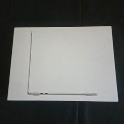 NEW SEALED Apple 13-inch MacBook Air M4 (16GB RAM / 256GB SSD) - Silver
