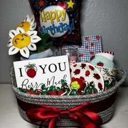 STRAWBERRY LOVE Gift Basket