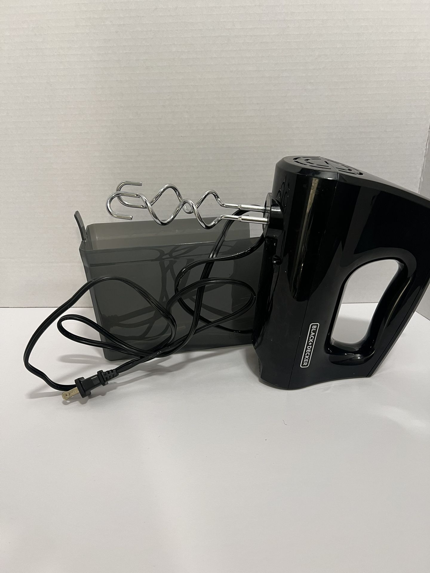 Black & Decker Electric Hand Mixer With 2 Different Heads