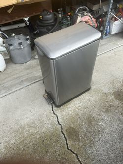 Stainless steel trashcan 26 x 19 x 11
