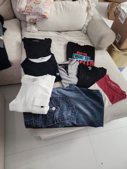 Mens Medium- Large T-shirts And Jeans 33