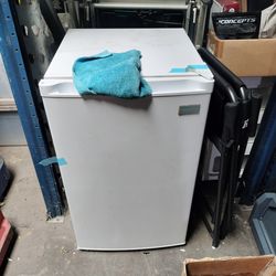 Keystone
4.4 cu. ft. Mini Fridge in White, Energy Star