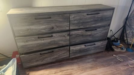 6-Drawer Dresser, Gray Wood Grain w/ Black Handles