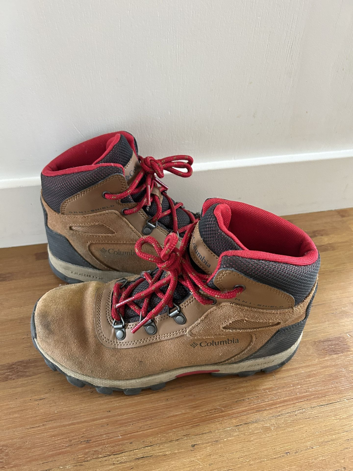 Columbia youth Hiking Boots