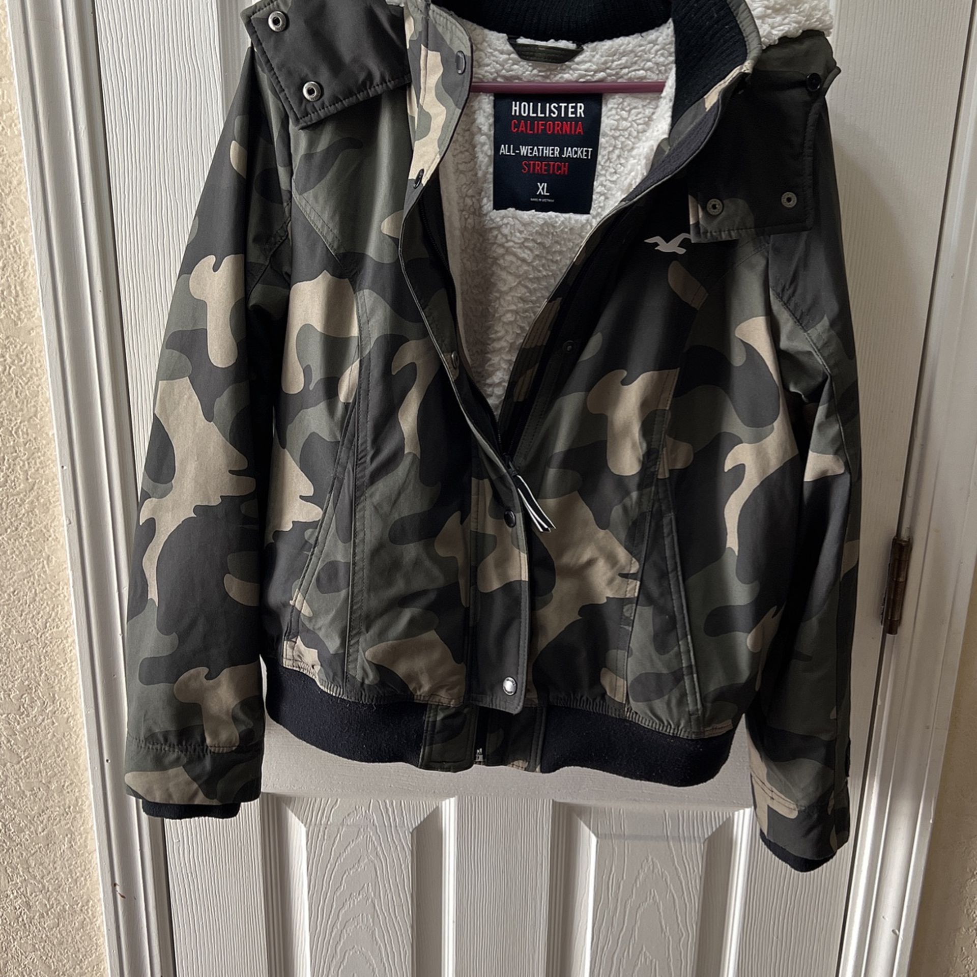 Hollister Army Color jacket