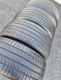 235/55/19 Michelin 📍📍 Vendo un set de llantas con 80% de vida las 4 📍🌟